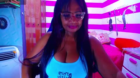 Snapshot of wethotass chatting on February 2, 5:37 pm gina online show from February 2, 5:37 pm