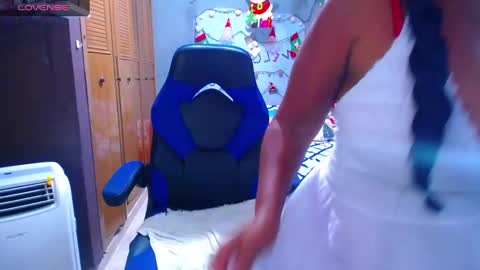Snapshot of wethotass chatting on December 15, 8:15 pm gina online show from December 15, 8:15 pm