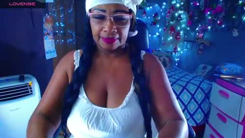 Snapshot of wethotass chatting on December 22, 4:28 am gina online show from December 22, 4:28 am