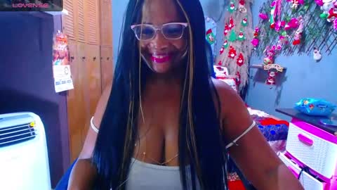 Snapshot of wethotass chatting on December 26, 7:13 am gina online show from December 26, 7:13 am