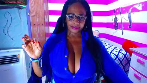 Snapshot of wethotass chatting on January 21, 10:41 pm gina online show from January 21, 10:41 pm