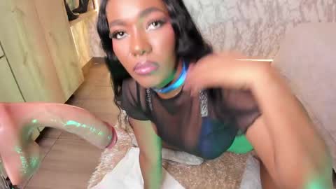 whitneyyfox online show from May 21, 11:57 pm