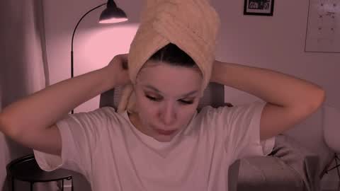 whoislulu online show from April 4, 7:23 pm