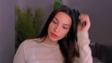 whoislulu online show from December 23, 8:22 am