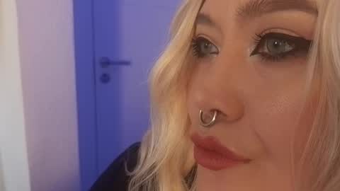 Laura  online show from October 17, 5:21 am