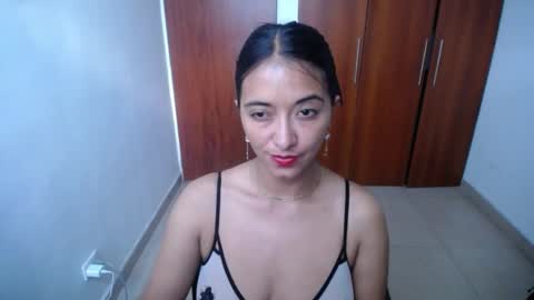 Snapshot of wifhot chatting on January 8, 11:43 am Ilauren online show from January 8, 11:43 am