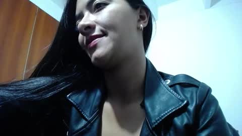 Ilauren online show from November 3, 9:30 pm