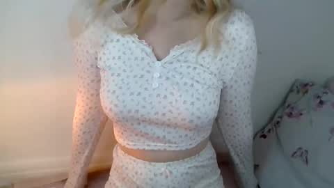 Ella online show from February 24, 3:42 pm