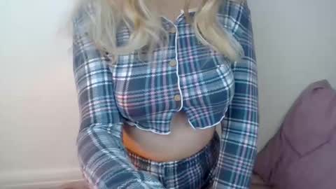 Ella online show from December 21, 9:24 am