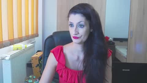 Snapshot of wildbea23 chatting on January 27, 6:52 am Bea online show from January 27, 6:52 am