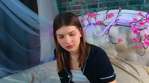 Vicki3 online show from March 27, 7:43 am