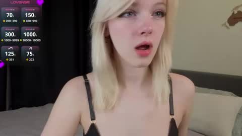 Snapshot of wilonebute chatting on October 10, 11:20 pm Mary online show from October 10, 11:20 pm