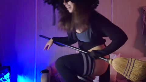 Snapshot of witchbitchmommy chatting on September 18, 3:16 am witchbitchmommy online show from September 18, 3:16 am