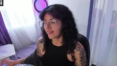     Luna Violeta  A r t i s t  online show from January 10, 9:31 pm