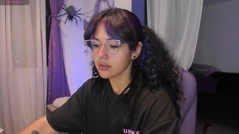     Luna Violeta  A r t i s t  online show from December 23, 2:59 am