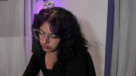     Luna Violeta  A r t i s t  online show from February 9, 11:36 pm