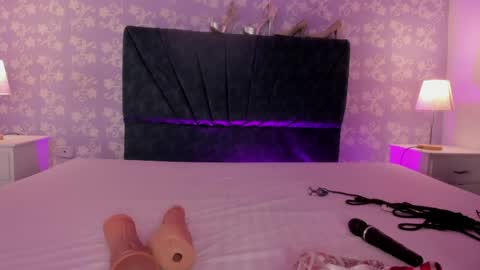 wonderkloe_ online show from April 12, 2:36 am