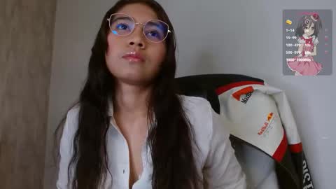 aurora  online show from December 17, 3:33 am