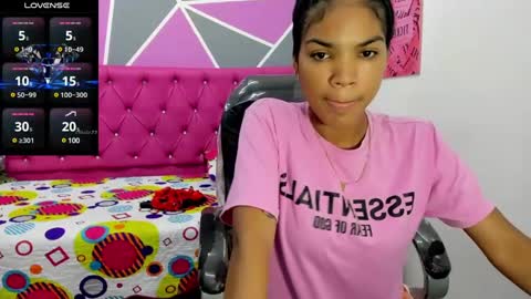 Snapshot of ximena_ruiz18 chatting on March 2, 12:25 pm Ximena Ruiz online show from March 2, 12:25 pm