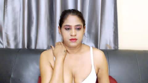 Miss Ria online show from July 9, 5:15 pm