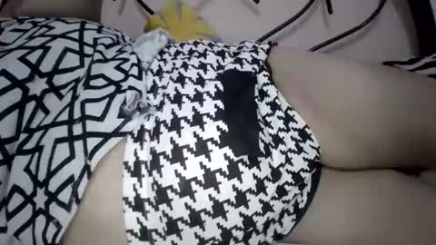 xjuicytits online show from May 27, 2:08 am