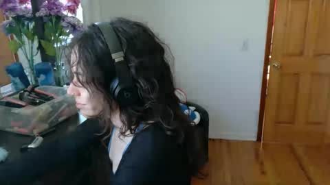 Mia online show from March 2, 7:19 pm