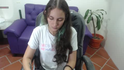 Snapshot of xlunna chatting on December 2, 7:36 pm lunna online show from December 2, 7:36 pm