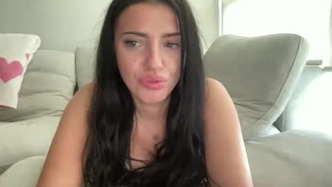 Snapshot of xoariellxo chatting on October 31, 4:22 pm xoariellxo online show from October 31, 4:22 pm