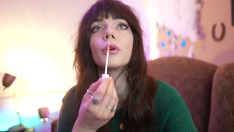 Snapshot of xobondaixo chatting on December 3, 6:57 am Bella Bondai online show from December 3, 6:57 am