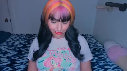 Rae  online show from December 5, 2:33 pm