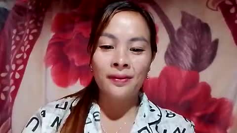 xuxulove00 online show from December 5, 4:45 am