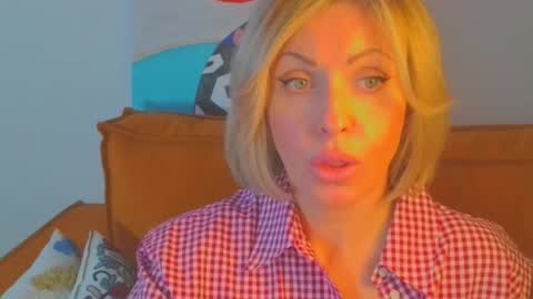 xvaleriax0 online show from February 25, 4:49 pm