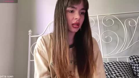 Lily online show from June 3, 11:44 am