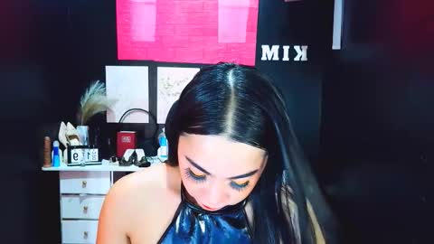 xxslutty kim online show from December 19, 6:38 am