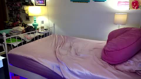 Strawberry Jane online show from February 11, 4:47 am