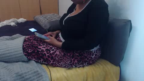 Ayanda online show from October 21, 6:34 pm