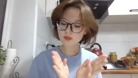 Snapshot of yanverfaille chatting on October 12, 4:20 pm Lily online show from October 12, 4:20 pm