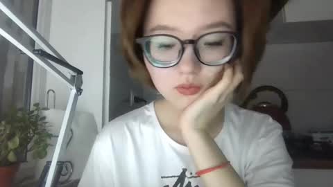 Snapshot of yanverfaille chatting on October 17, 5:49 pm Lily online show from October 17, 5:49 pm