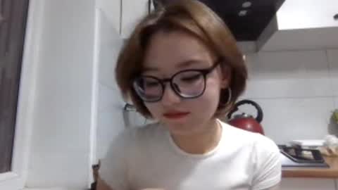 Snapshot of yanverfaille chatting on October 3, 6:24 pm Lily online show from October 3, 6:24 pm