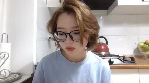 Snapshot of yanverfaille chatting on October 7, 4:11 pm Lily online show from October 7, 4:11 pm
