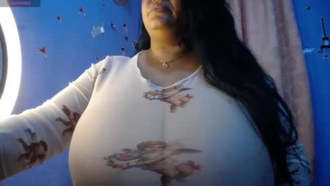 Snapshot of yasmin_bigtits chatting on January 19, 10:49 pm Yasmin online show from January 19, 10:49 pm