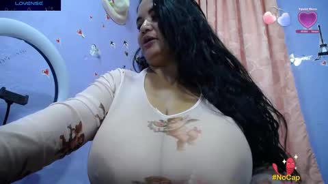 Snapshot of yasmin_bigtits chatting on February 8, 1:11 pm Yasmin online show from February 8, 1:11 pm