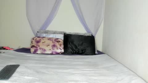 Snapshot of yasminayazzie chatting on September 27, 9:44 pm Yasmina online show from September 27, 9:44 pm