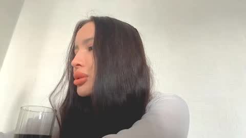 Yasmin online show from May 1, 8:06 am