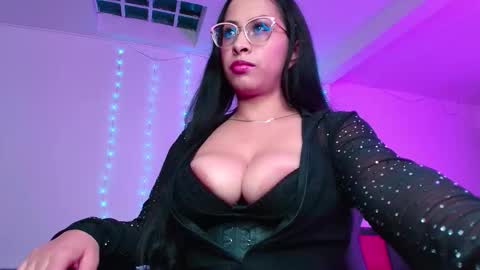 yesie_hot2 online show from November 26, 12:22 am