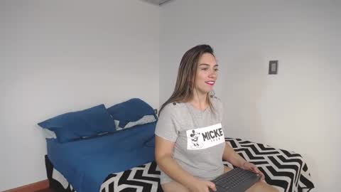 Snapshot of ying_yang_ chatting on October 30, 3:24 pm tulipan online show from October 30, 3:24 pm