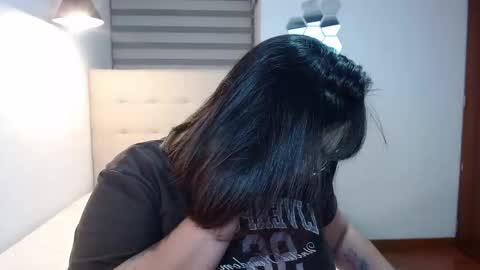 hii i am yini online show from November 24, 2:46 am