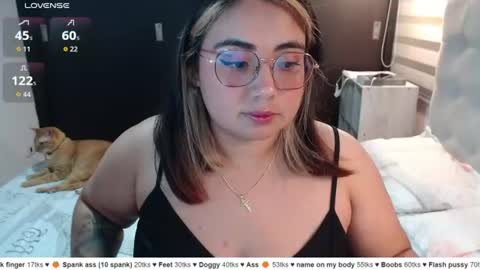 hii i am yini online show from June 25, 3:06 am