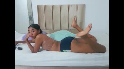 yizz_laan online show from February 24, 12:21 am