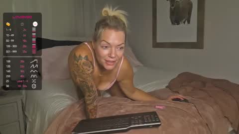 Snapshot of yogimilflover chatting on October 10, 3:33 am Yogiblondebangme online show from October 10, 3:33 am
